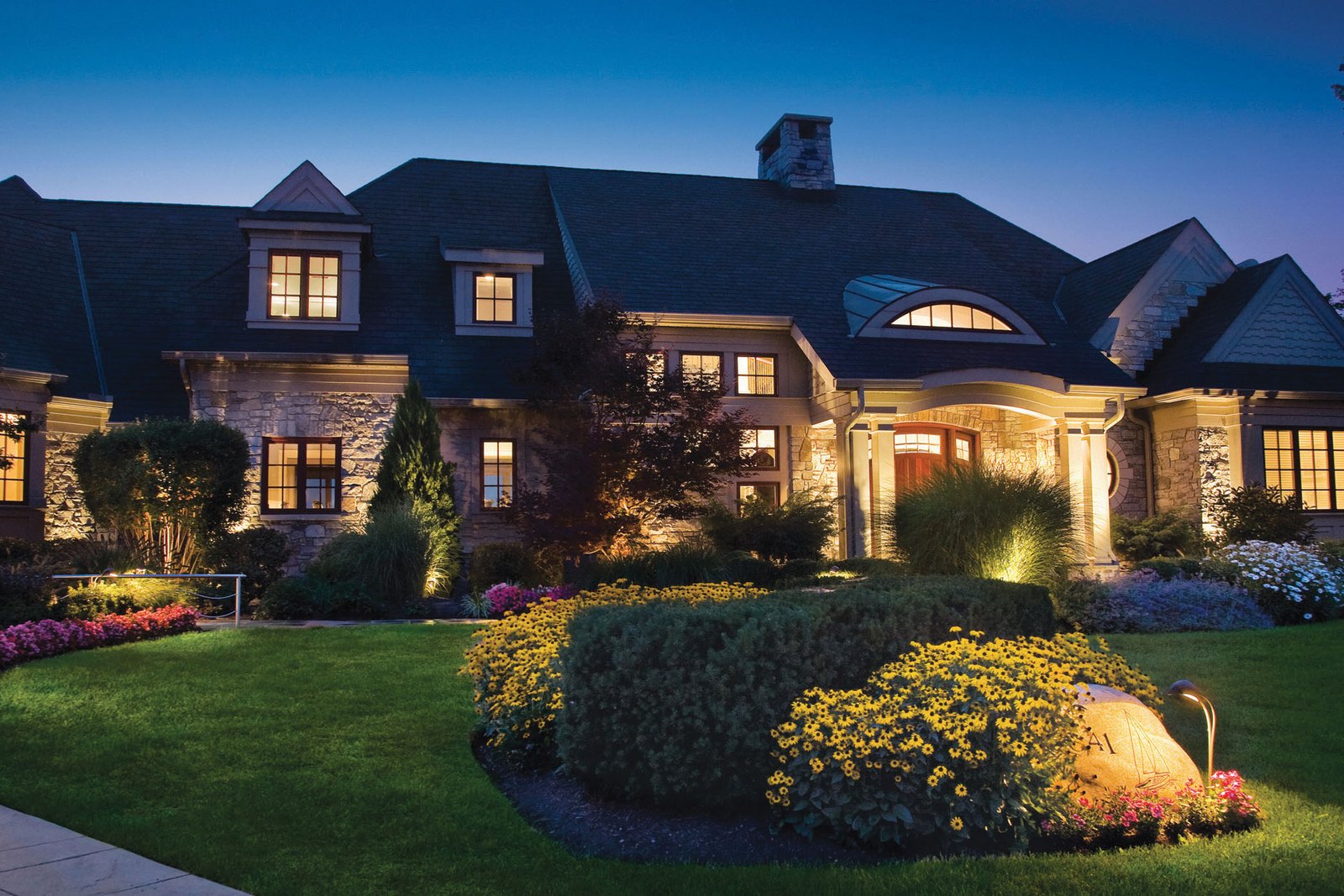 Commercial & HOA Properties — Commercial & HOA Lighting